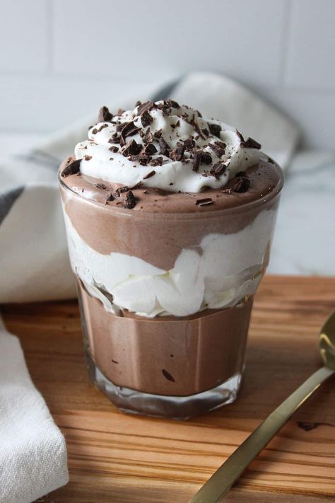 Cottage Cheese Chocolate Mousse (High Protein!) Balanced Nutritionist, Cottage Cheese Chocolate, Cottage Cheese Dessert Recipes, Protein Cottage Cheese, Cottage Cheese Recipes Healthy, Cottage Cheese Desserts, High Protein Desserts, Protein Treats, Cottage Cheese Recipes