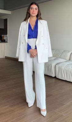 Blazer Blanco Outfit Formal, White Suits For Women Classy, Outfit Blazer Blanco Elegante, Outfits Con Blazer Blanco, Semiformal Outfit Women, Outfit Blazer Blanco, Chic Outfits Women, White Blazer Outfit Work, Female Lawyer Aesthetic