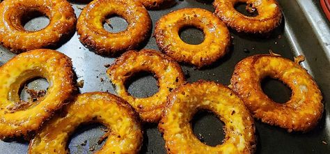 Onion Rings in a Donut Pan Recipe Onion Rings In A Donut Pan, Donut Pan Onion Rings, Diy Onion Rings, Onion Rings Baked, Donut Pan Recipe, Football Food Appetizers, Blooming Onion Recipes, Baked Onion Rings, Donut Tray