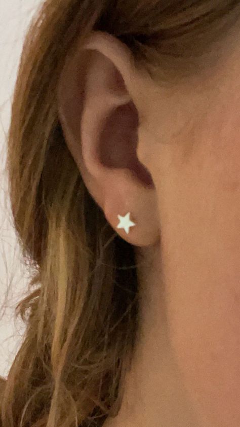 evryjewels star earrings inspo Gold Star Earrings Studs, Star Earrings Aesthetic, Stud Aesthetic, Ear Piercing Studs, Gold Star Earrings, Earrings Aesthetic, Star Earrings Stud, Star Studs, Star Girl