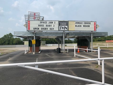 the outsiders filming location The Outsiders Drive In, The Outsiders Shifting, 80s Diner, Drive In Movie Theater, Drive In Theater, Movie Theaters, Gas Stations, Drive In Movie, Boss Baby