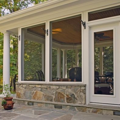 tie in screen porch wall with wrap around porch wall addition patio off screened porch Cottage Backyard, Traditional Porch, Porch Design Ideas, Screened Porch Designs, Simple Cottage, Building A Porch, Enclosed Porches, Stone Patio, Casa Country