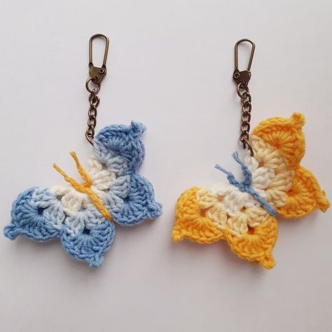 Crochet For Bf Ideas, Simple Crochet Keychain, Blue And Yellow Crochet, Crochet Heart Keychain, Trinket Bag, Crochet Grocery Bag, Crazy Lipstick, Simple Pendant Necklace, Crochet Pendant