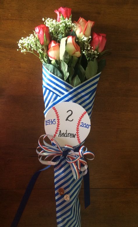 Volleyball Senior Night Bouquet, Senior Flowers Bouquets, Senior Night Flowers For Mom, Softball Bouquet, 8th Grade Softball Night Gifts, Senior Night Bouquet Ideas, Flowers For Senior Night, Senior Night Gift Ideas Baseball, Senior Night Flowers Bouquets