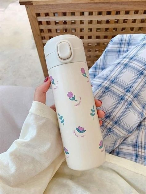 Aesthetic Utensils, Water Bottle Aesthetic, Aesthetic Water Bottle, Girly Backpacks, 22 Birthday Gifts, Fancy Water, Stylish Water Bottles, Stationery Obsession, Trendy Water Bottles