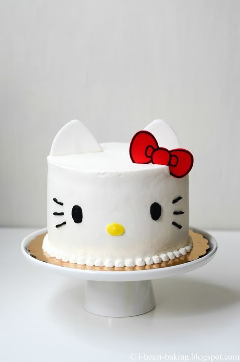 For the past several years, when it's my birthday I make myself a cake! And it's always a Hello Kitty cake of some shape or form! Thi... Hello Kitty Torte, Kue Hello Kitty, Tort Hello Kitty, Bolo Da Hello Kitty, Hello Kitty Birthday Theme, Hello Kitty Theme Party, Hello Kitty Birthday Cake, Savory Cakes, Hello Kitty Birthday Party