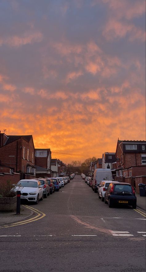 Sunset Uk Sunset, England Street, Apartment Bedroom, Birmingham Uk, Street House, Sunset Pics, Birmingham England, Dark Phone Wallpapers, Sunset Wallpaper