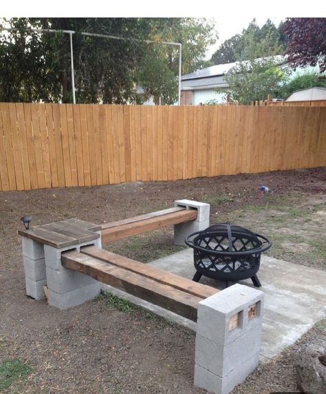 Block Bench Ideas, Cheap Fire Pit, Fire Pit Bench, Cinder Block Bench, Block Bench, Backyard Seating Area, Outdoor Fire Pit Designs, Cinder Blocks, Backyard Seating