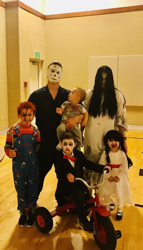 Zombie Costume Family, Family Chucky Halloween Costumes, Michael Myers Family Costume, Scary Family Costumes For 3, Chucky And Annabelle Costume, Scary Family Halloween Costumes For 4, Horror Movie Family Costumes, Michael Myers Disfraz, Chucky Family Costume