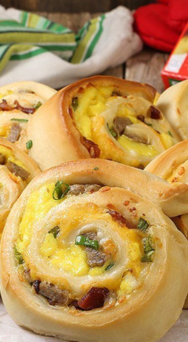 Sausage Pinwheel, Sliders Breakfast, Tiffanys Party Ideas, Breakfast Pinwheels, Breakfast At Tiffanys Party Ideas, Party Ideas Kids, Breakfast For A Crowd, Breakfast Rolls, Pinwheel Recipes