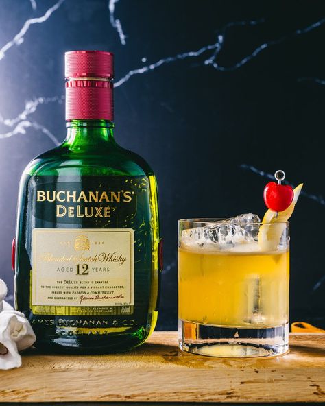 Buchanans Whiskey Fotos, Buchanans Whiskey, Buchanans Whisky, Buchanan Drinks, Buchanan Whiskey, Scottish Drinks, A Couple Cooks, Jameson Whiskey, Sour Foods