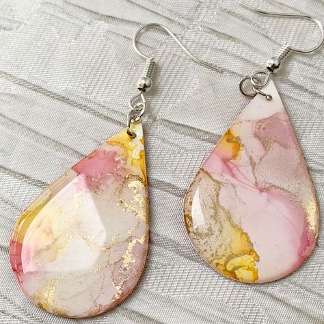 Alcohol Ink Earrings Diy, Alcohol Ink Resin Jewelry, Alcohol Ink Earrings, Alcohol Ink Resin, Shalwar Design, Alcohol Ink Jewelry, Earring Art, Mustard Seed Jewelry, Alcohol Ink Glass