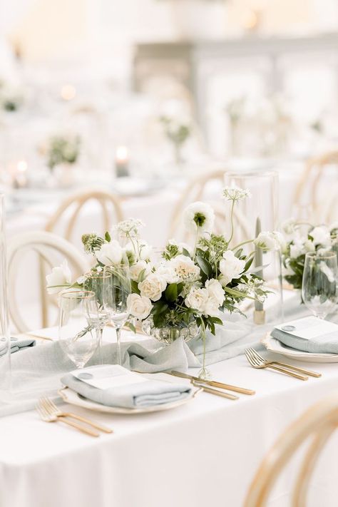 Classic Wedding Centerpieces, White Wedding Table Decor, Romantic Centerpieces, Wedding Table Designs, Late Summer Weddings, Wedding Floral Centerpieces, Wedding Venue Inspiration, Reception Flowers, June Wedding