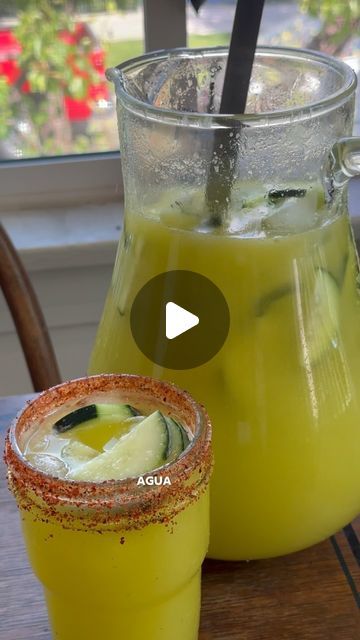 Cucumber Juice Recipes, Pineapple Agua Fresca, Mexican Drink Recipes, Juice Shots, Agua Fresca Recipe, Tiktok Recipes, Coffee Energy, Mexican Drinks, Cucumber Water