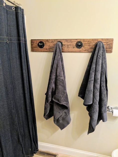 Bathroom Towel Hook Ideas, Bathroom Towel Hanging Ideas, Towel Hanging Ideas, Wood Towel Bar, Pipe Towel Rack, Pipe Towel Bar, Rustic Towel Rack, Hooks For Towels, Bath Towel Hooks