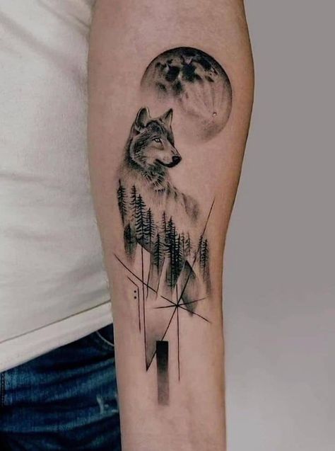 Traditional Wolf Tattoo, Wolf And Moon Tattoo, Lone Wolf Tattoo, Tattoo Main, Wolf Tattoos For Women, Geometric Wolf Tattoo, Tricep Tattoos, Small Wolf Tattoo, Wolf Tattoo Sleeve