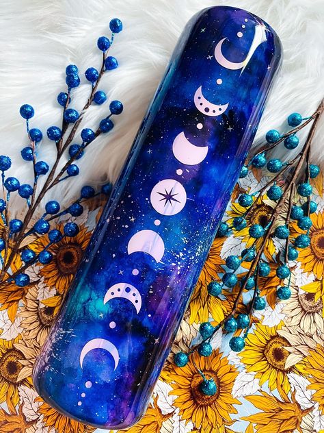 Moon Tumbler Ideas, Moon Phases Tumbler Cup, Galaxy Epoxy Tumbler, Galaxy Tumbler Diy, Galaxy Tumbler Ideas, Witchy Tumbler Ideas, Tumbler Cups Vinyl, Vinyl Tumblers Ideas, Resin Cups Ideas