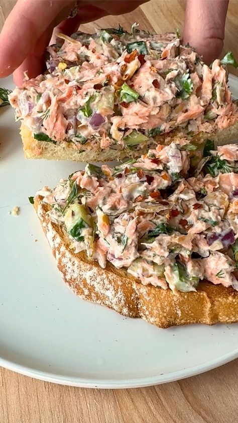 Erin Clarke | Easy Healthy Recipes | Fast, high-protein, and meal-prep friendly lunch: Salmon Salad Toasts, made with @bristolbaysockeyesalmon! #sponsored I spent YEARS… | Instagram Salmon Avacado, Salmon Sandwich Recipes, Sockeye Salmon Recipes, Healthy Cold Lunches, Salmon Meal Prep, Recipe Ingredients List, Grapes And Cheese, Salmon Sandwich, Salmon Tacos