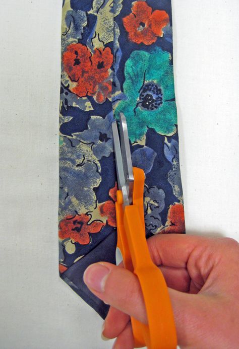 Upcycle Mens Ties, What To Do With Old Ties, Mens Ties Repurposed, Crafts With Ties, Repurposed Ties, Upcycle Ties, Neck Tie Projects, Necktie Projects, Tie Projects