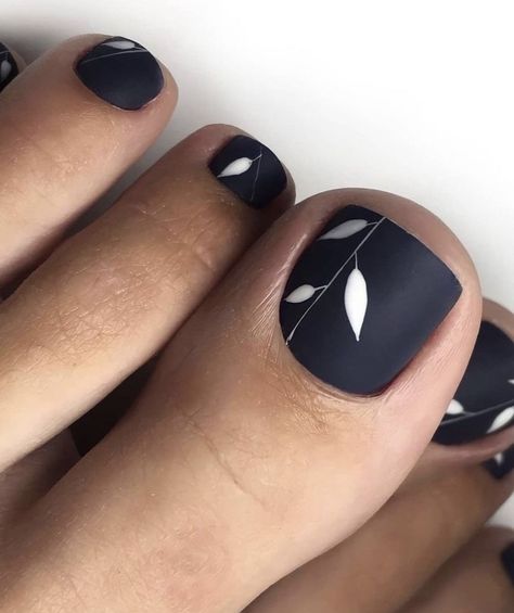 Witchy Pedicure Ideas, Edgy Pedicure Ideas, Matte Black Toes, Foot Nails Ideas, Toe Nail Designs For Fall, Fall Toe Nails, Nail Art Cute, Easy Toe Nail Designs, Nail Design Glitter