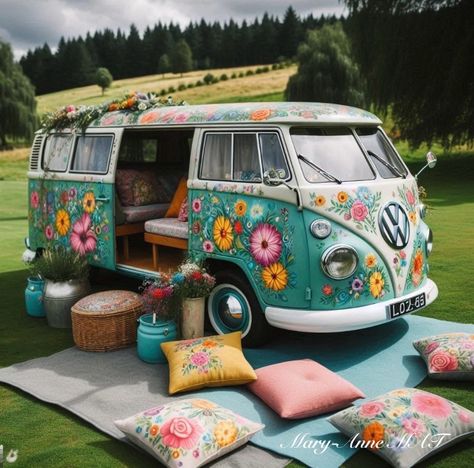 Combi Hippie, Illusion Pictures, 60s Hippie, Hippie Bus, Combi Volkswagen, Combi Vw, Hippie Van, Relaxing Yoga, Yoga Tips