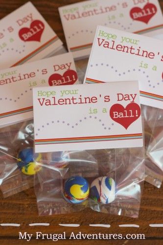 Fun and free noncandy Valentine's Day printable- bouncy balls are always a hit with kids! Smores Valentines, Candy Free Valentines, Crayon Valentines, Pinterest Valentines, Roses Valentine, Class Valentines, Valentine Gifts For Kids, Happy Hearts Day, Bouncy Ball