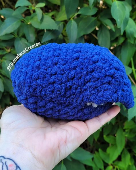 I just listed these cuties on my website for those who can't/don't crochet and would like a Pill Bug of their own 🧶🪲 If you DO crochet, the pattern is available now! Pattern: Peekaboo Pals Pill Bug by me (available on my website, Etsy, and Ravelry) Yarn: Premier Basix Chenille by @premieryarns To get your own Pill Bug or Pill Bug pattern, or to get 10% off your next yarn purchase with Premier Yarns, follow the Lincoln my Bye-oo 🥰 Tags #Peekaboopals #peekaboopalspillbug #rolypoly #pillbug ... Pill Bugs, Bug Pattern, Pill Bug, A Pill, My Website, Ravelry, Lincoln, Bugs, Free Pattern