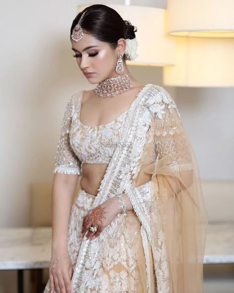 Necklace For Lehenga, Latest Blouse Designs, Indian Bride Outfits, Bridal Lehenga Collection, Wedding Blouse Designs, Bridal Outfit, Indian Dresses Traditional, Indian Bridal Dress, Indian Bridal Outfits