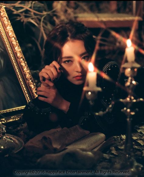 Sua Dark concept photo!!!!! ❤️❤ Concept Photography, Fall Asleep, Kpop Wallpaper, The Mirror, Kpop Girl Groups, K Idols, Chanyeol, Pop Group, Baekhyun