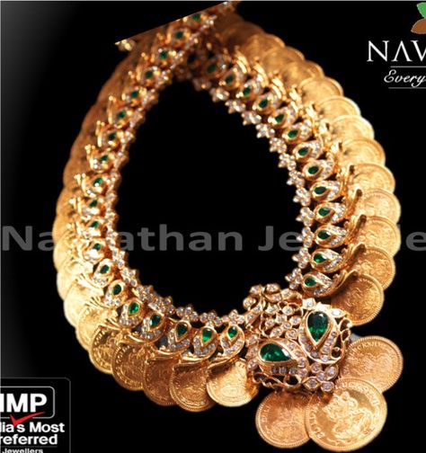 22 Carat gold antique finish mango kasu mala studded with cz stones and emeralds by Navrathan Jewellers. Kasu Mala, Gold Jewellery India, Mala Jewelry, Antique Gold Jewelry Indian, Gold Jewelry Simple Necklace, Pearl Necklace Designs, Gold Necklace Indian Bridal Jewelry, Beaded Necklace Designs, Antique Jewelry Indian