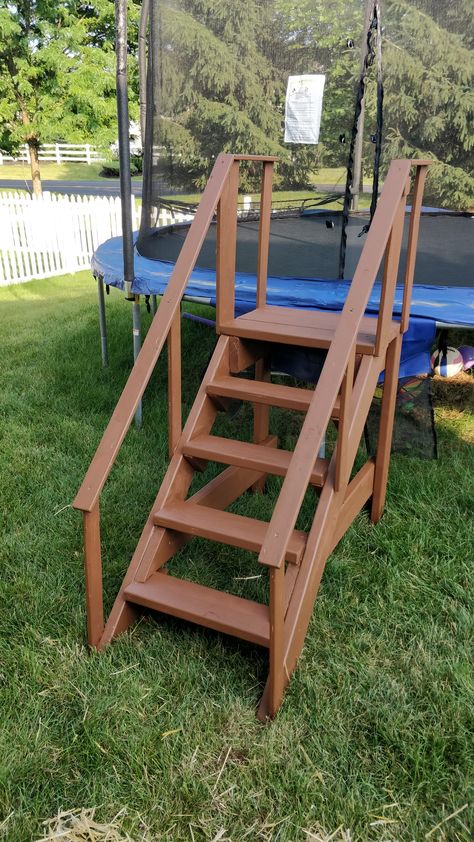 Made wooden trampoline steps to make it easier and safer for my young kids to get on and off the trampoline. Simple Deck Stairs, Trampoline Steps Diy, Above Ground Pool Stairs, Trampoline Steps, Doughboy Pool, Diy Stairs Outdoor, Pool Stairs, Trampoline Ladder, Pool Patio Designs