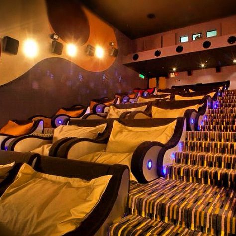 Movie Theatre Seats, Movie Theater Rooms, Home Theater Room Design, Theater Room Design, Theatre Inspiration, Home Cinema Room, At Home Movie Theater, Movie Theatre, Home Theater Rooms