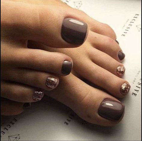 Nail Design At Home, Pedicure Trends, Pedicure Design, Fall Toe Nails, Fall Pedicure, Pedicure Designs Toenails, Pedicure Colors, Gel Toe Nails, Toe Nail Color