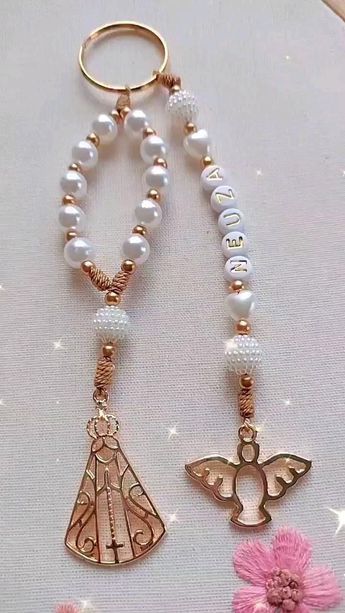 Bvlgari Ring, Rosary Jewelry, Wire Jewelry Rings, Puka Shell Necklace, Beaded Bookmarks, Bead Charms Diy, Catholic Jewelry, Assemblage Jewelry, Wire Work Jewelry