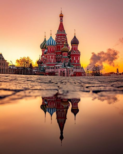 Mosca Russia, St Basils Cathedral, St Basil's, Russia Travel, Russian Architecture, Foto Art, Moscow Russia, Beautiful Places To Travel, Beautiful Places To Visit