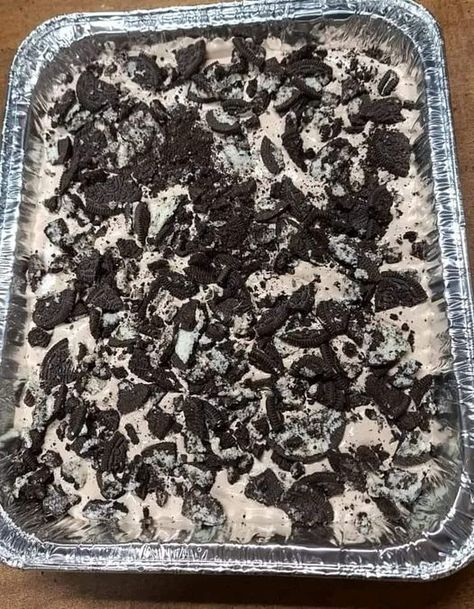 Foodie Fantasy | Husband found a recipe off of TikTok he wanted me to make him | Facebook Oreo Mud Pie, Mud Pie Recipe, Pudding Poke Cake, Homemade Chocolate Pudding, Oreo Pudding, Oreo Cookie Crust, Dirt Cake, Oreo Cookie, Cookie Pie