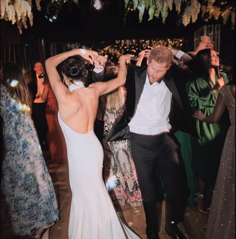 Meghan Markle & Prince Harry Share Never-Before-Seen Wedding Reception Photos Prince Harry Wedding, Estilo Meghan Markle, Harry And Meghan Wedding, Wilson Pickett, Harry Wedding, Prince Harry Et Meghan, Satin Wedding Dresses, Meghan Markle Wedding, Prins Harry