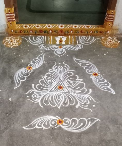 Simple rangoli designs Mugullu Rangoli Designs Simple, Simple Rongali, Simple Kolam Designs Rangoli, Mugullu Rangoli Designs, Simple Muggulu Designs, Muggulu Design Simple, Simple Kolam Designs, Simple Rangoli With Dots, Simple Rangoli Kolam