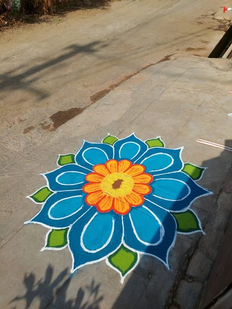 Rangoli With Less Colours, Water Colour Rangoli Designs, Old Rangoli Designs, Simple Rangoli Flower Designs, Wagh Baras Rangoli, Rangoli On Rough Surface, Big And Easy Rangoli Designs, Rangoli For Diwali Simple, Rangilo Design Easy