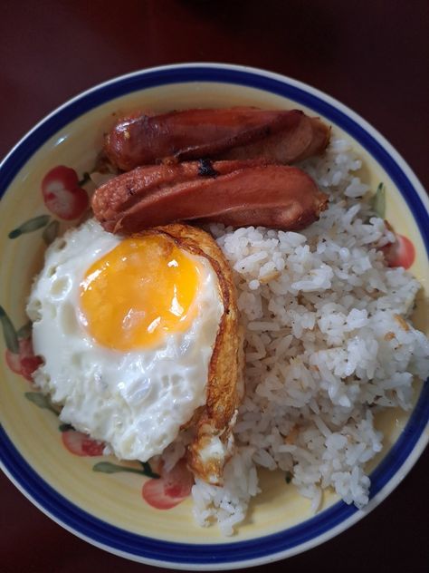 Chicken Snapchat, Rice And Eggs, Silog Meals, Chinese Breakfast, Adorable Food, Fried Rice With Egg, Fried Sausage, Breakfast Meals, Food Log