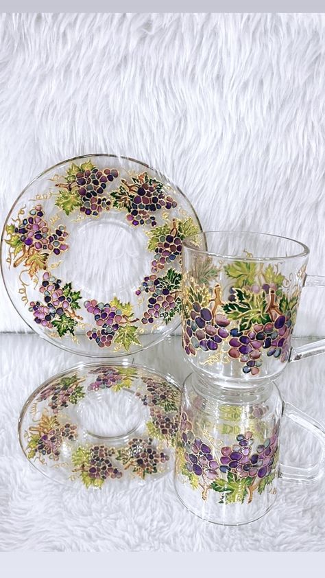 Round Glass Painting, Diy Glass Crafts, Painting Grapes, Winter Prints, Glass Painting Patterns, Hand Painted Glassware, Painted Glassware, Glass Painting Designs, Flower Box Gift