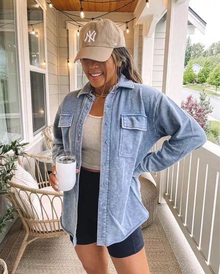 Cute Simple Travel Outfits, Dallas October Outfits, 30 Yr Old Mom Fashion, Late Summer 2023 Outfits, Style In Your 30s Summer, How To Dress 28 Years Old, Summer Outfits With Leather Pants, Beach Outfit Cold Weather Springtime, Cool Weather Fashion