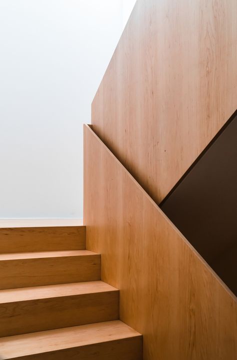 Daniel Sousa, Timber Stair, Wood Handrail, Handrail Design, Staircase Handrail, House Staircase, Timber Architecture, Wood Railing, Wood Staircase