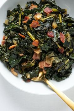 Kale With Bacon, Bacon Kale, Braised Kale, How To Cook Kale, Paleo Meal Plan, Bacon Recipe, Kale Recipes, Bacon Recipes, Greens Recipe