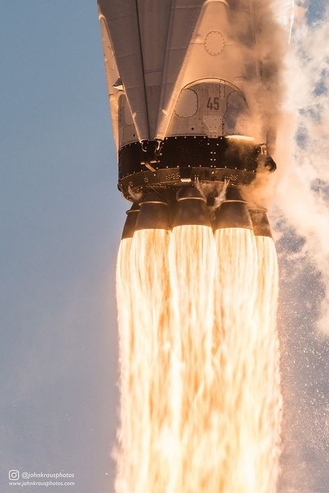 Ignition......we have lift-off Photo Avion, Astronomy Pictures, Space Launch, Space Pictures, Space Rocket, Space Program, Space Nasa, Space Flight, Space Shuttle