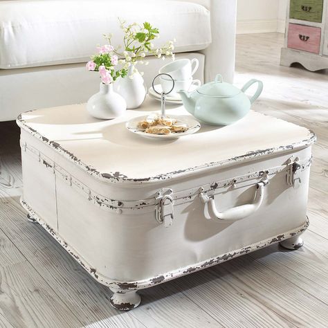 Shabby Chic. I love It. Take a suitcase or trunk, add feet... Voila, a coffee table! #whitedecor ...WOULD LOVE TO SEE HOW YOU CAN MAKE A SUITCASE COFFE TABLE LIKE THAT.... Shabby Chic Decorating, Chic Living Room Decor, Decoration Shabby, Diy Vintage Decor, Smart Tiles, Estilo Shabby Chic, Shabby Chic Living, Vintage Suitcases, Shabby Chic Living Room