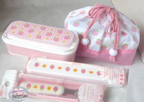 My dream bento Japan Bento, Japan Strawberry, Eerie Aesthetic, Bento Lunchbox, Mood Bored, Strawberry Candy, Apartment Stuff, Cute Bento, Lunch Box Set