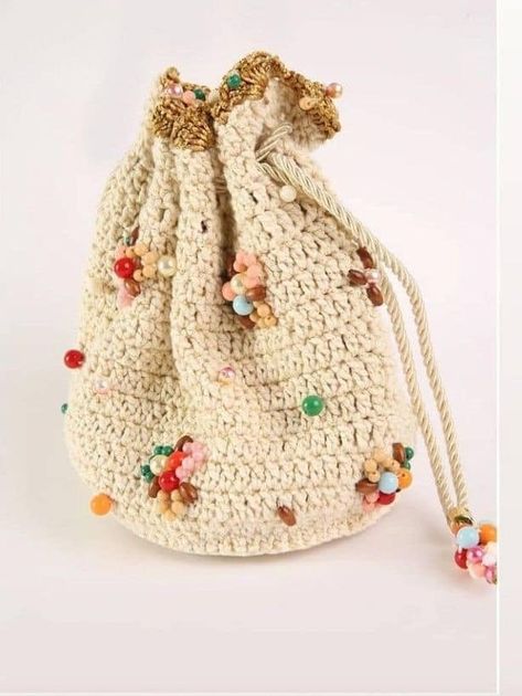 Crochet Pouch Bag, Womens Crochet Patterns, Crochet Pouch, Kawaii Crochet, Crochet Handbags Patterns, Potli Bags, Crochet Flower Tutorial, Crochet Bag Pattern, Free Crochet Patterns