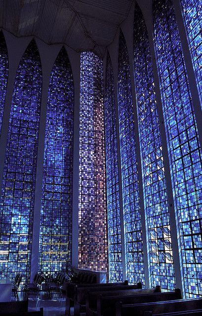 Humberto Vandro designed windows in Brasilia, Brazil@Rick Ligthelm #StainedGlassWindows Star Room, Architecture Cool, زجاج ملون, Beautiful Architecture, Beautiful Buildings, Stained Glass Art, Pretty Places, Stained Glass Windows, Amazing Architecture