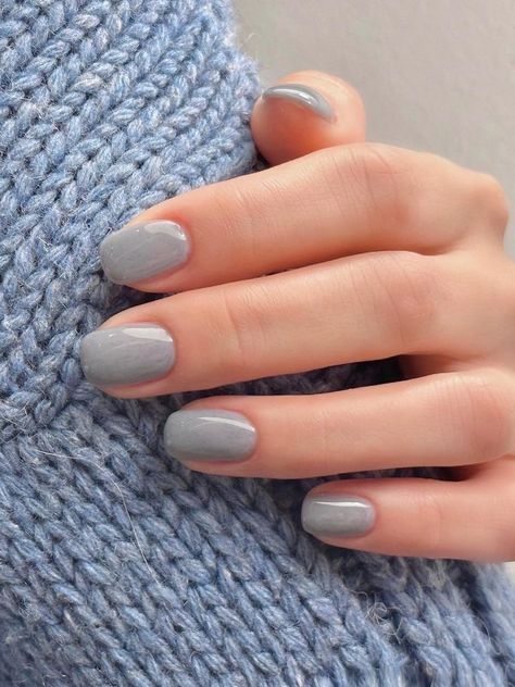 gray alpaca short nails Spring Gray Nails, Pale Gray Nails, Simple Light Colored Nails, Shiny Gray Nails, Pastel Grey Nails, Milky Gray Nails, Short Nails Gray, Grey Nails Gel, Soft Color Nails